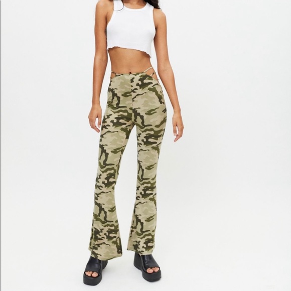 Urban Renewal Camo Flare Pant - Picture 4 of 12